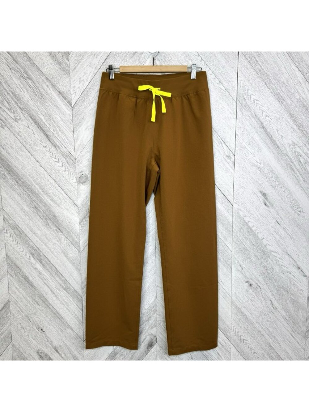 FIGS Livingston High Rise Straight Leg Scrub Pants Womens Medium Earth Brown